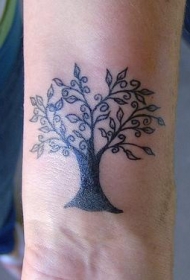 手腕黑色漂亮的树纹身图案