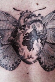 胸部心脏和蝴蝶翅膀线条纹身图案