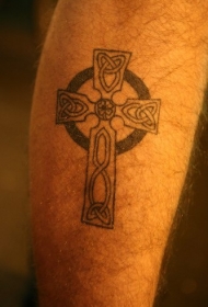 简单的凯尔特结十字架纹身图案