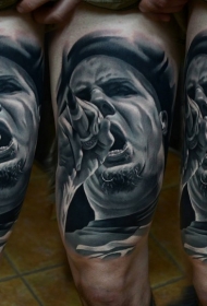 大腿黑白逼真的音乐歌手肖像纹身图案