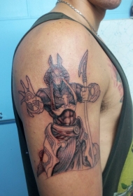 手臂简单的黑灰阿努比斯神纹身图案
