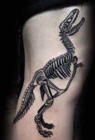 侧肋黑色的恐龙骨架纹身图案