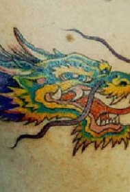 彩色的中国龙纹身图案