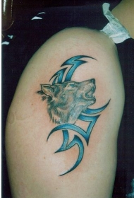 大臂狼头与蓝色部落标志纹身图案