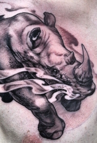 胸部奔跑的犀牛纹身图案