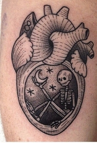 人体解剖心脏与骷髅月亮黑白点刺纹身图案