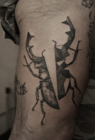 大腿半几何昆虫纹身图案