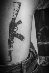 侧肋AK步枪黑色纹身图案