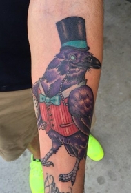 小臂绅士般的紫色卡通乌鸦纹身图案