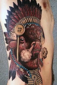 侧肋彩色印度公牛与头盔纹身图案