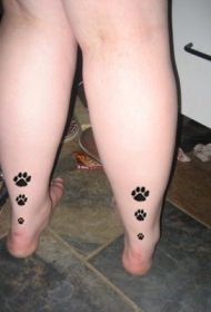 猫爪印小腿纹身图案