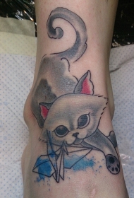 脚背上小猫和纸鹤纹身图案