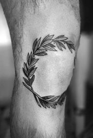 膝盖雕刻风格黑色的叶子纹身图案