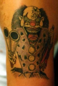疯狂的小丑与手枪纹身图案