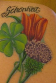 四叶草和郁金香彩色纹身图案