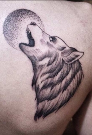 背部漫画风格黑色点刺月亮与狼纹身图案