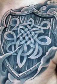 胸部凯尔特结士盾纹身图案