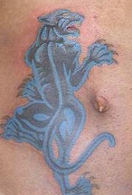 蓝色轮廓的黑豹纹身图案
