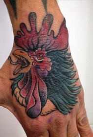 手背卡通彩色公鸡头部纹身图案