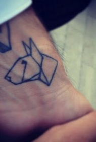 黑色几何折纸狗手腕纹身图案