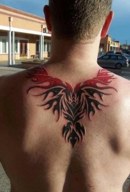 黑色和红色部落凤凰背部纹身图案