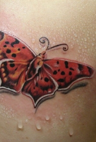 背部红色斑点蝴蝶纹身图案