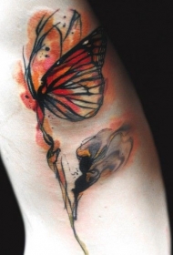 水彩画花蕊与蝴蝶纹身图案