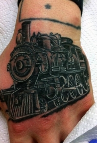 手臂黑灰火车头纹身图案