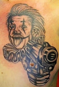 艾伯特小丑和手枪纹身图案