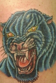 咆哮的黑豹彩色纹身图案