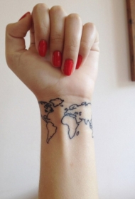 手腕黑色小尺寸世界地图轮廓纹身图案