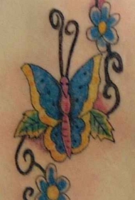 蝴蝶和彩色花朵纹身图案