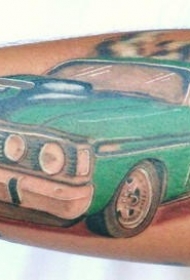 绿色的汽车纹身图案