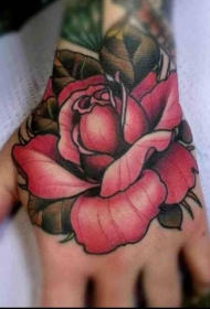 手背好看的粉红玫瑰花纹身图案