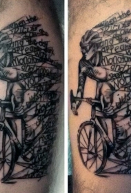 黑灰自行车骑手与字母纹身图案