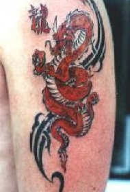 中国红色龙大臂纹身图案