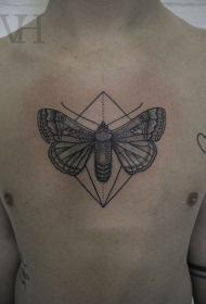 胸部点刺风格黑色蝴蝶几何纹身图案