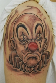 肩膀有红色鼻子的小丑纹身图案