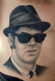 侧肋写实神秘的男子肖像纹身图案