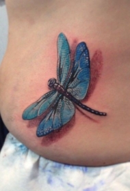 好看逼真的蓝色蜻蜓侧肋纹身图案