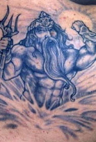 蓝色的海神和三叉戟纹身图案