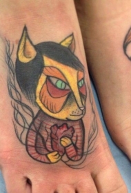 脚背彩色猫和心形纹身图案