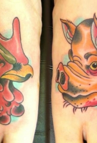 脚背卡通猪和公鸡纹身图案