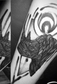 神秘风格黑色犀牛与三角形纹身图案