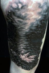 惊人的黑灰枫叶与河滩纹身图案