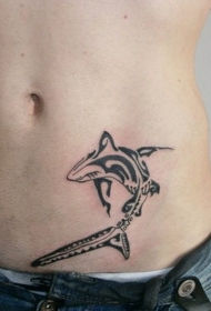 腰部部落风格黑色鲨鱼图腾纹身图案