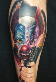 写实风格彩色邪恶的小丑手枪纹身图案