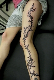 腿部简易带刺的藤蔓纹身图案