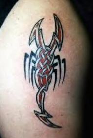 部落风黑色和红色的蝎子纹身图案