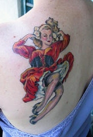 背部传统玛丽莲梦露和红色礼服纹身图案